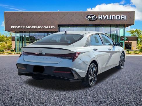 New 2025 Hyundai Elantra SEL image 6