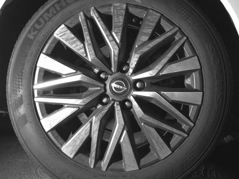 Used 2025 Nissan Altima 2.5 SV FWD image 15