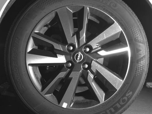 Used 2025 Nissan Versa SV image 12