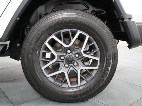 Used 2024 Jeep Wrangler Unlimited Sahara AWD/4WD image 30