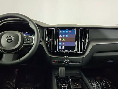 Certified 2025 Volvo XC60 T8 Core w/ Protection Package Premier AWD/4WD image 24