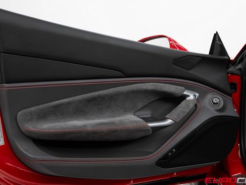 Used 2022 Ferrari F8 Tributo image 26