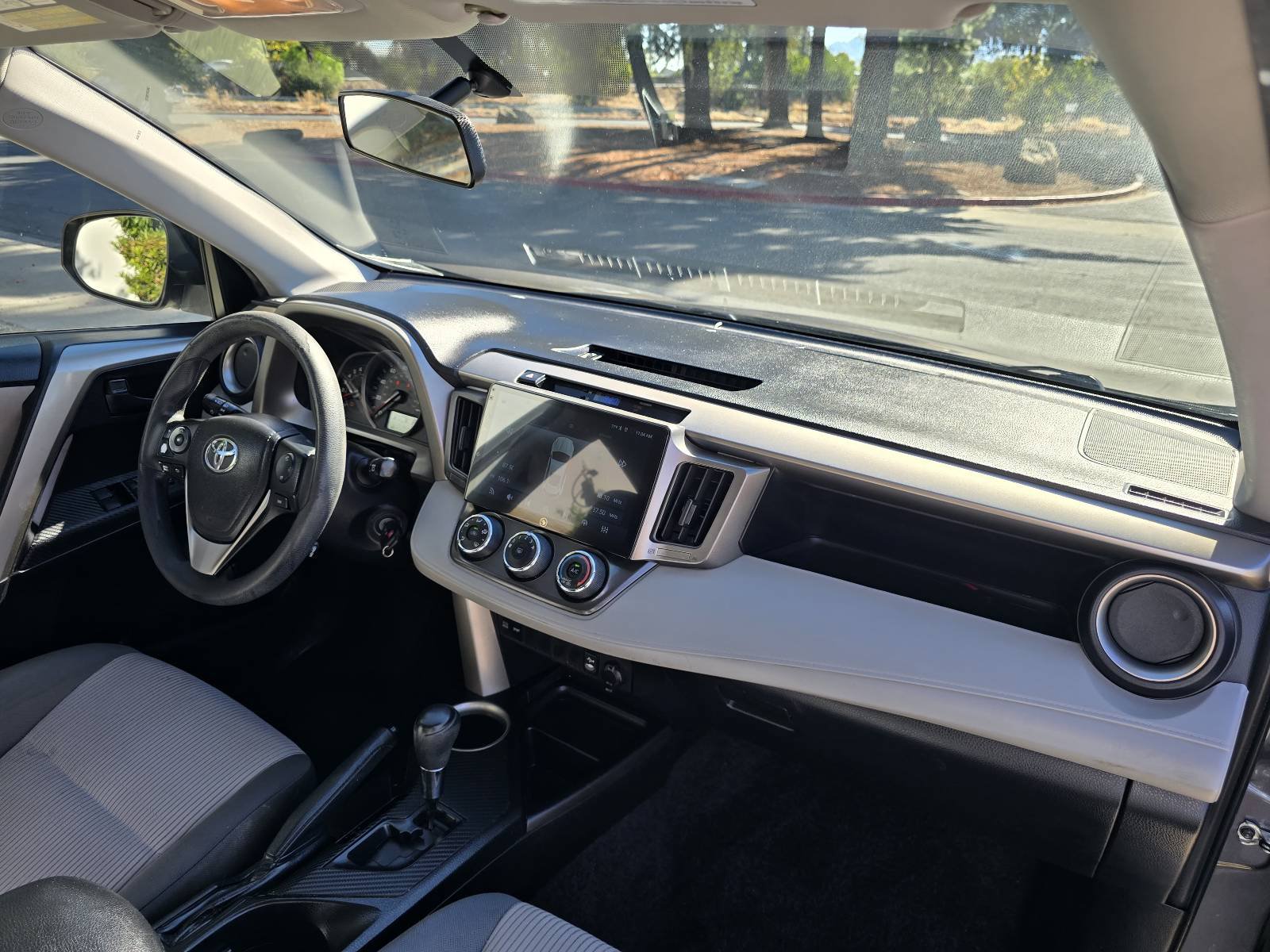 Used 2015 Toyota RAV4 LE FWD image 17