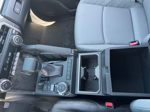 Certified 2025 Toyota Tacoma SR5 AWD/4WD image 24