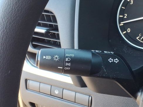 Used 2021 Nissan Rogue SV image 22