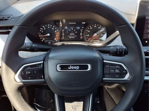 Used 2024 Jeep Compass Latitude AWD/4WD image 15