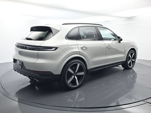 Certified 2025 Porsche Cayenne AWD/4WD image 15