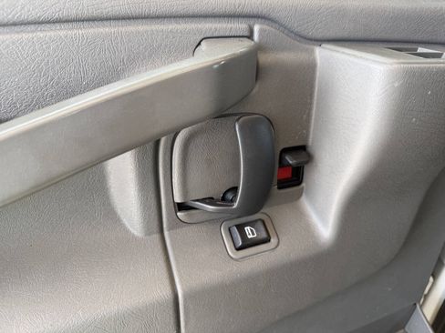 Used 2017 Chevrolet Express 2500 RWD image 11
