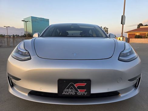 Used 2018 Tesla Model 3 Long Range RWD image 4