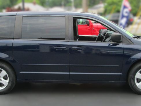 Used 2013 Dodge Grand Caravan SE FWD image 3