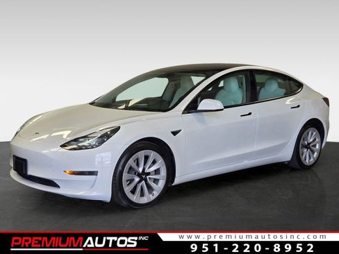 Used 2023 Tesla Model 3 Standard Range RWD image 1