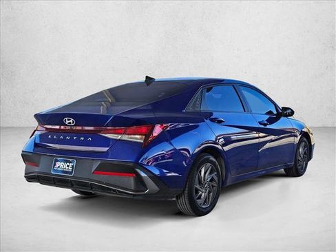 Used 2024 Hyundai Elantra SEL image 5