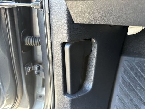 Used 2018 Volkswagen Tiguan S image 21