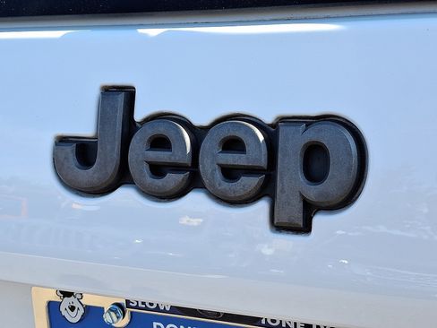 Used 2022 Jeep Cherokee Trailhawk w/ Premium Leather Package image 28