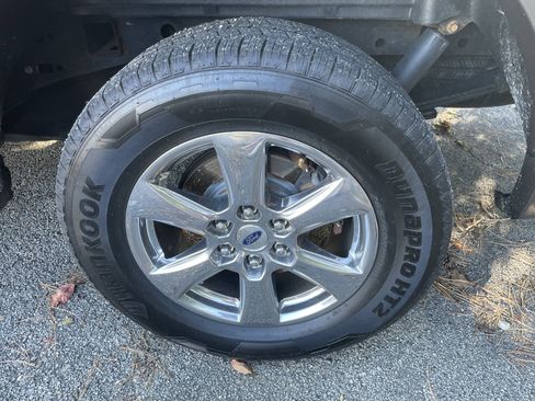 Used 2018 Ford F150 Lariat w/ Equipment Group 502A Luxury image 12