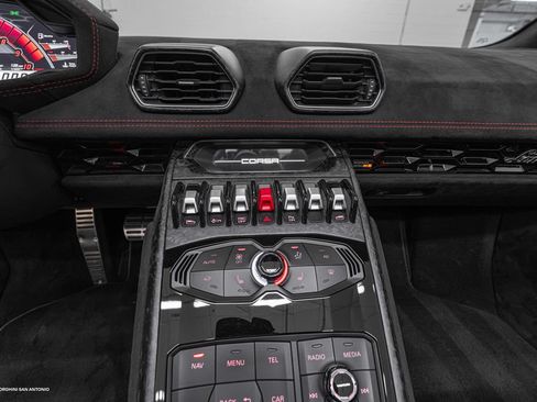 Used 2019 Lamborghini Huracan Performante AWD/4WD image 42