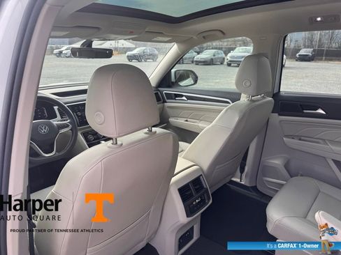 Used 2023 Volkswagen Atlas SE w/ Panoramic Sunroof Package image 11