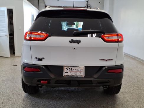 Used 2018 Jeep Cherokee Trailhawk w/ Comfort & Convenience Group AWD/4WD image 5