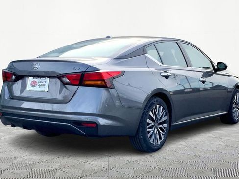 Used 2024 Nissan Altima 2.5 SV image 5