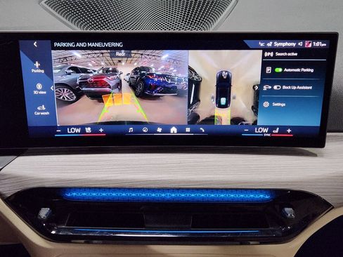 Used 2025 BMW i4 eDrive40 w/ Premium Package RWD image 38