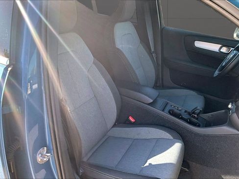 Used 2025 Volvo XC40 B5 Core AWD/4WD image 7