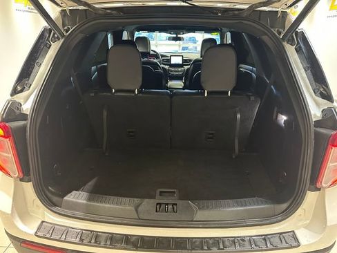 Used 2020 Ford Explorer XLT w/ Equipment Group 202A AWD/4WD image 24