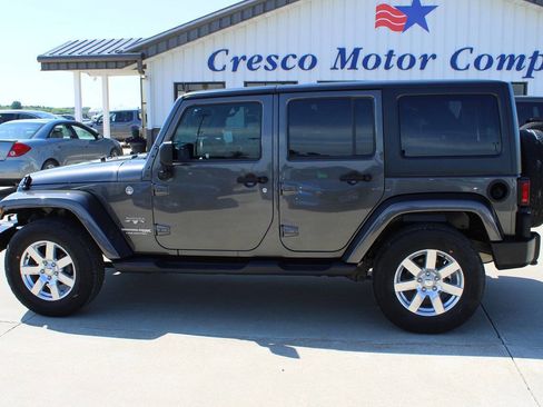 Used 2018 Jeep Wrangler Unlimited Sahara w/ Dual Top Group AWD/4WD image 8