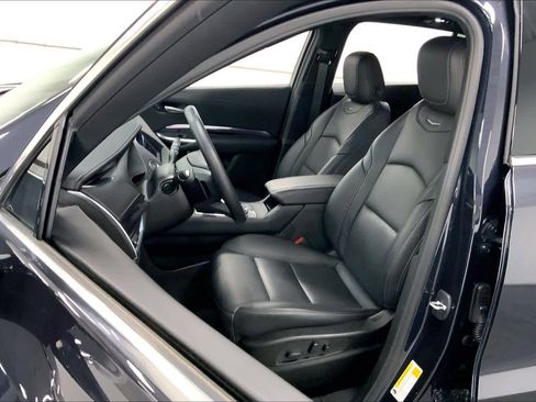 Used 2023 Cadillac XT4 Luxury w/ Cold Weather Package image 7