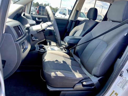 Used 2011 Mitsubishi Endeavor LS AWD/4WD image 16
