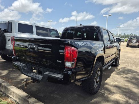 Used 2017 Toyota Tacoma TRD Sport w/ Tow Package (A/T) AWD/4WD image 3