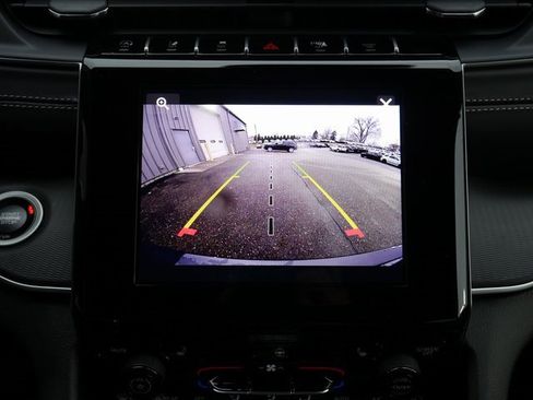 New 2025 Jeep Grand Cherokee Altitude image 7