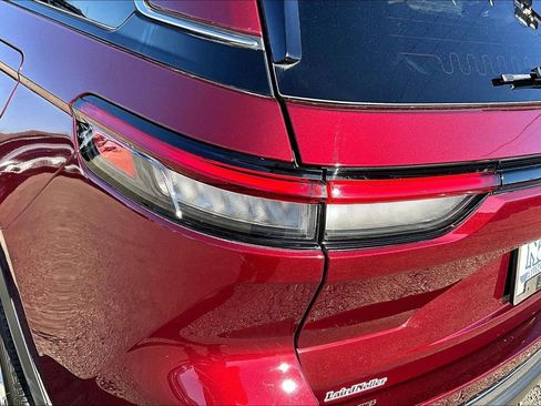 Used 2022 Jeep Grand Cherokee Limited w/ Luxury Tech Group II image 30