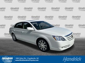 Used 2005 Toyota Avalon Limited FWD video 1