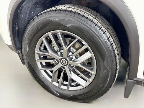 Used 2021 Nissan Rogue S AWD/4WD image 30