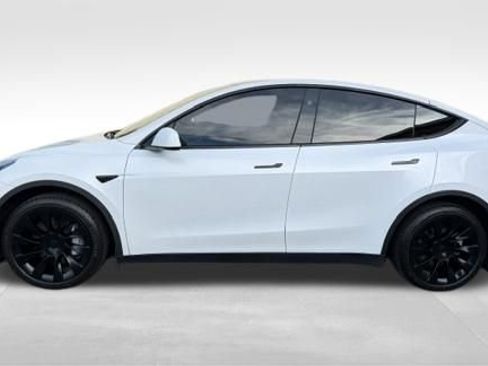Used 2024 Tesla Model Y Long Range AWD/4WD image 10