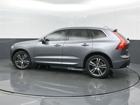 Used 2019 Volvo XC60 T6 Momentum w/ Multimedia Package image 5