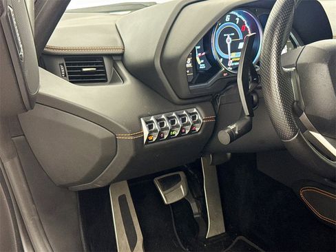 Used 2016 Lamborghini Aventador LP 700-4 image 10