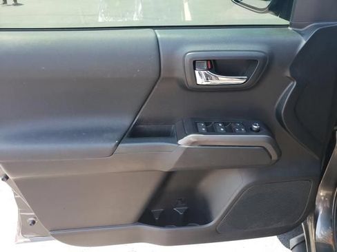 Used 2017 Toyota Tacoma TRD Off-Road w/ Tow Package (A/T) AWD/4WD image 11