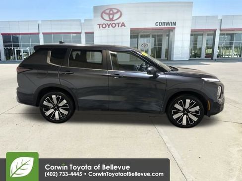 Used 2025 Mitsubishi Outlander SE image 6