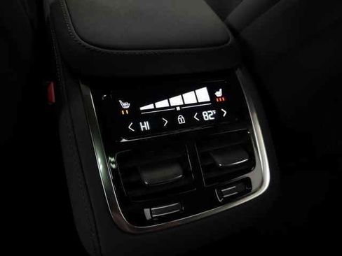 Certified 2025 Volvo XC90 B6 Plus image 36