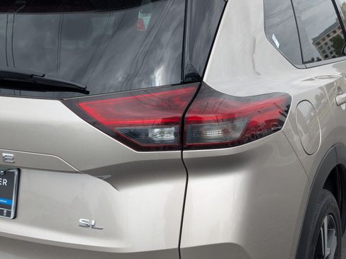 Used 2021 Nissan Rogue SL FWD image 11