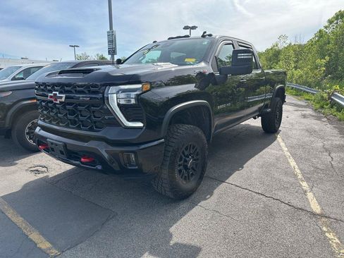Used 2024 Chevrolet Silverado 2500 ZR2 w/ Technology Package AWD/4WD image 5