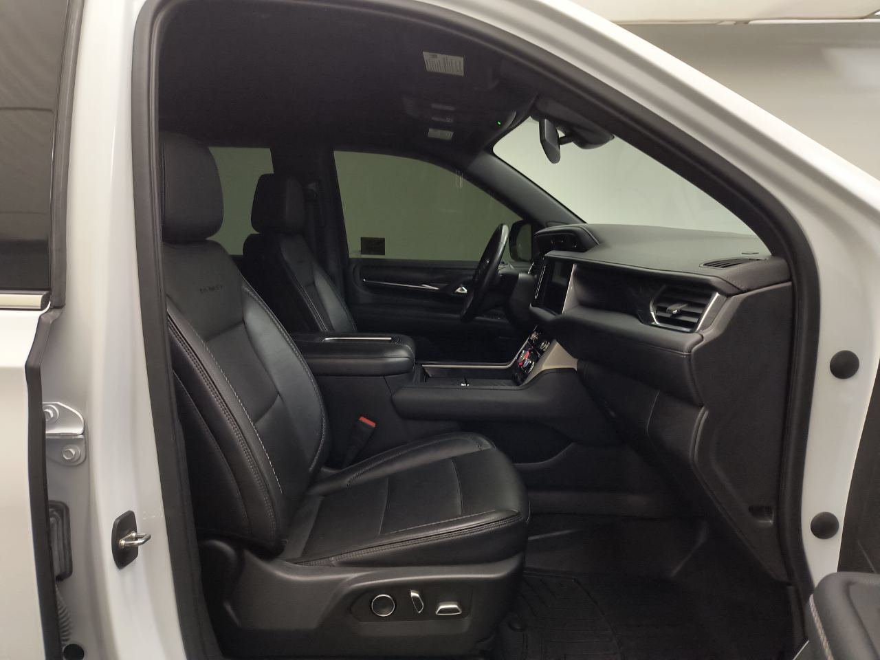 Used 2021 GMC Yukon Denali AWD/4WD image 30