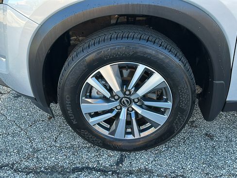 Certified 2024 Nissan Pathfinder SL image 8