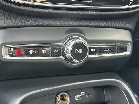 Used 2023 Volvo XC40 Recharge Ultimate image 21