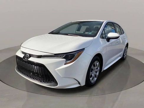 Used 2022 Toyota Corolla LE FWD image 2