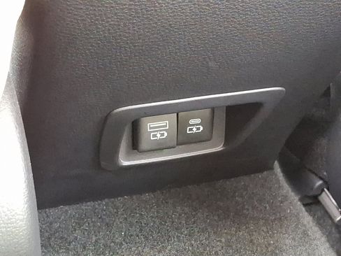 Certified 2022 Toyota Corolla Cross XLE image 12