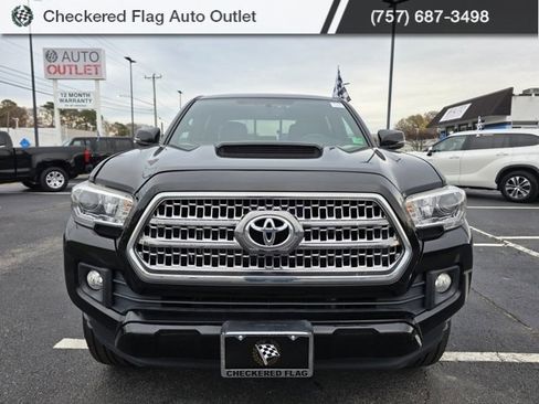 Used 2016 Toyota Tacoma TRD Sport image 12
