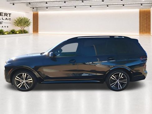 Used 2023 BMW X7 xDrive40i w/ M Sport Package AWD/4WD image 9
