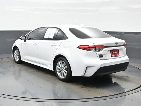 Used 2025 Toyota Corolla LE w/ LE Premium Package image 4